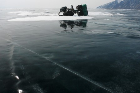 Glace noire : 1 m de glace translucide sur 1000 m d'eau pure