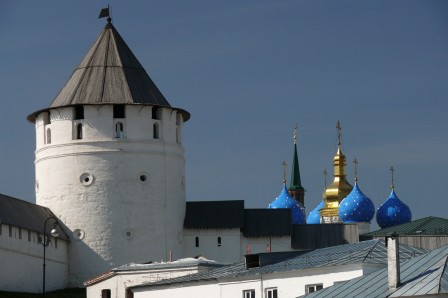 Kremlin de Kazan vu de la rue Baturina