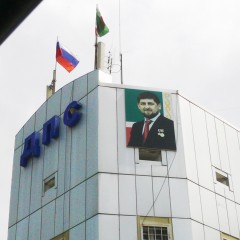 Ramzan Kadyrov a sa binette partout en Tchétchénie