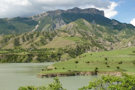 Lac de retenue amont, entre le barrage et Gunib
