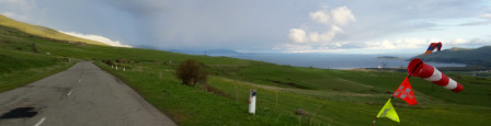Première vue du lac Sevan depuis le col de Sevan, mai 2023