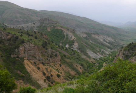 Col Selim, après les premiers lacets versant sud, mai 2023