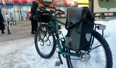 Mon vélo et ses nouveaux pneus au centre d'Irkoutsk