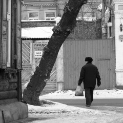 Isbas et immmeubles de pierre cohabitent dans les rues d'Irkoutsk