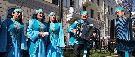 Groupe folklorique tatare à Kazan