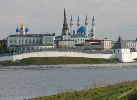 Non, ce n'est pas la Volga, elle est plus large ! De ce côté du Kremlin, c'est la Kazanka.