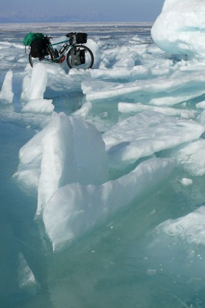 Mon vélo sur la glace du Baïkal