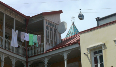Tbilissi. Balcons typiques dans le centre ancien rénové, mai 2023
